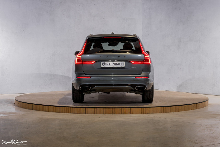 Volvo XC60 2.0 T5 AWD R-Design | Zwenkbare trekhaak | Apple Carplay |