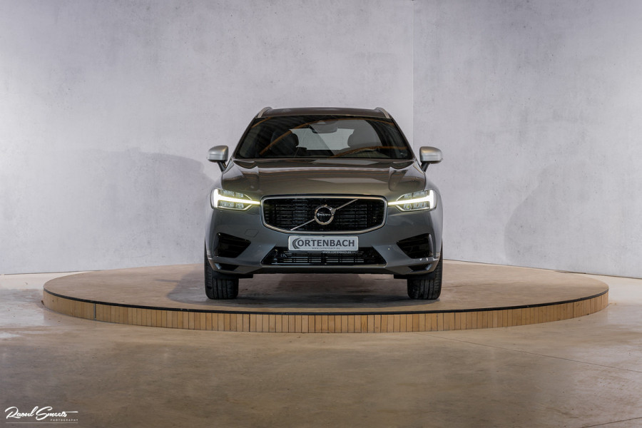 Volvo XC60 2.0 T5 AWD R-Design | Zwenkbare trekhaak | Apple Carplay |