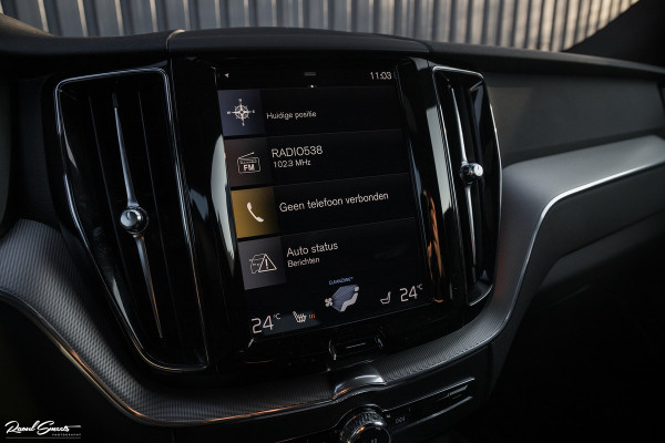 Volvo XC60 2.0 T5 AWD R-Design | Zwenkbare trekhaak | Apple Carplay |