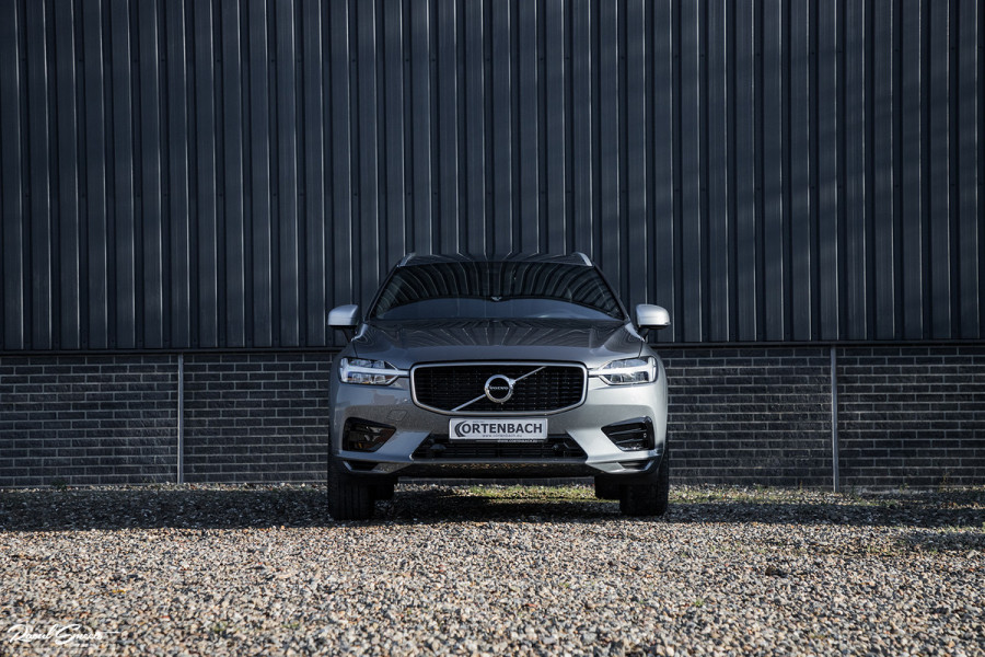 Volvo XC60 2.0 T5 AWD R-Design | Zwenkbare trekhaak | Apple Carplay |