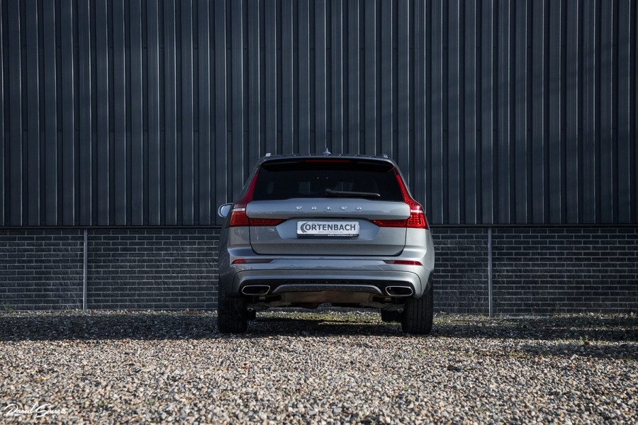 Volvo XC60 2.0 T5 AWD R-Design | Zwenkbare trekhaak | Apple Carplay |