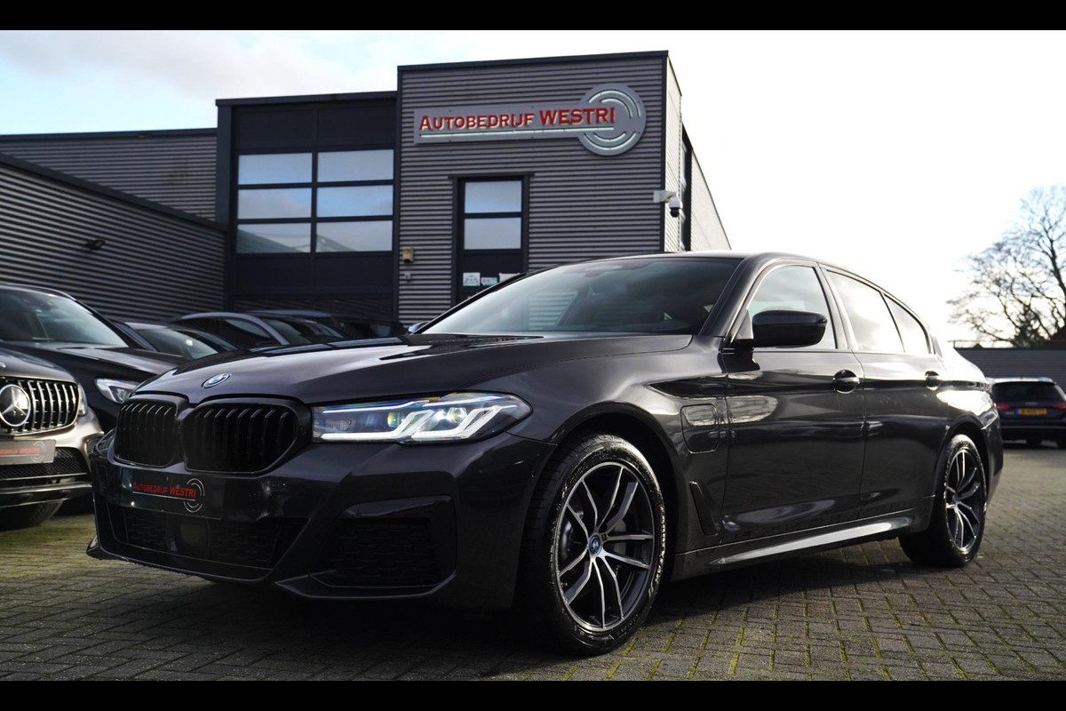 BMW 5 Serie 530e High Executive xDrive | M-pakket | BMW Assisted Drive | Sfeerverlichting | Camera | Dealer onderhouden |