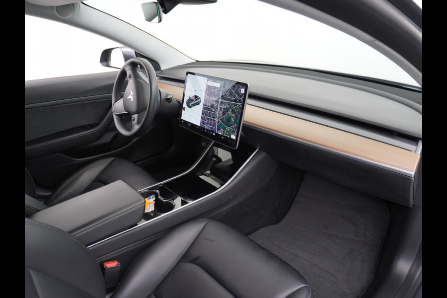 Tesla Model 3 SR+ 60kWh 325PK 19"Lmv AutoPilot Premium-Luidsprekers Leder PanoDak Adaptive Cruise Camera's Elektr.-Stuur+Stoelen+Spiegels+Gehe Ecc Navigatiesysteem Full Map LED Comfortstoelen ACC Ecc DAB Voorverwarmen interieur via App Keyless One-Pedal-Drive Origineel Nederlandse auto, 1e eigenaar