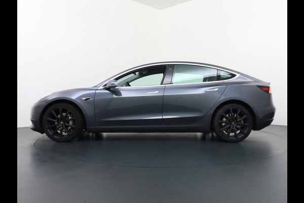 Tesla Model 3 SR+ 60kWh 325PK 19"Lmv AutoPilot Premium-Luidsprekers Leder PanoDak Adaptive Cruise Camera's Elektr.-Stuur+Stoelen+Spiegels+Gehe Ecc Navigatiesysteem Full Map LED Comfortstoelen ACC Ecc DAB Voorverwarmen interieur via App Keyless One-Pedal-Drive Origineel Nederlandse auto, 1e eigenaar