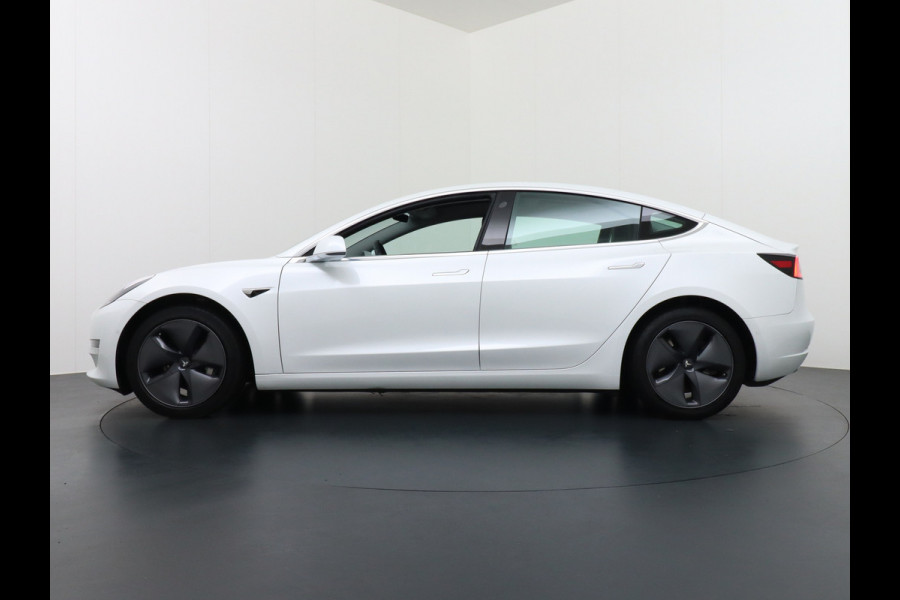 Tesla Model 3 Long Range 75 kWh 463PK FSD -vb 18" Premium-Audio 4wd AutoPilot Pano.dak Camera Leer Adaptive-Cruise+Stop&Go  PDC-A+Voor Wifi Ec Veel grip door AWD vierwielaandrijving. Origineel Nederlandse auto ! grootste accu ! tot 16,5 kwh thuis laden, 120kw/h snelladen per uur !