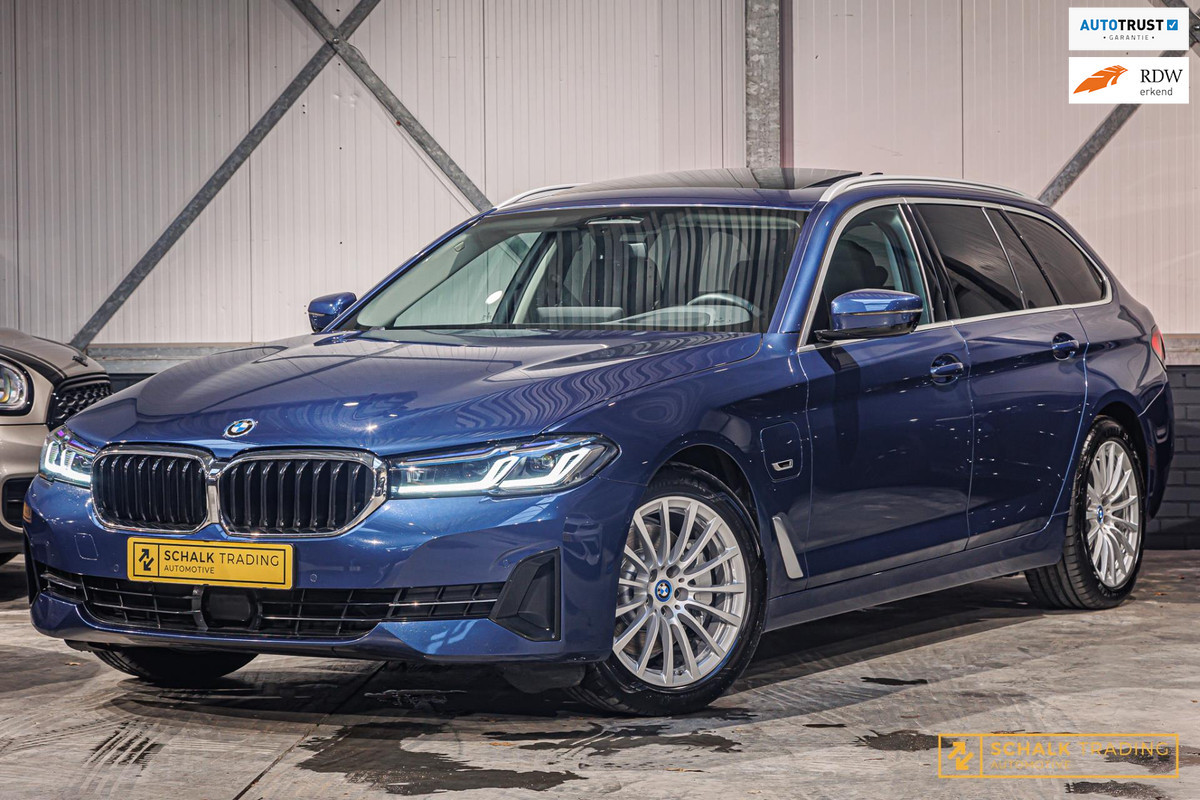 BMW 530e Touring 530e Pano Camera Laser Estoel H&K Acc HUD