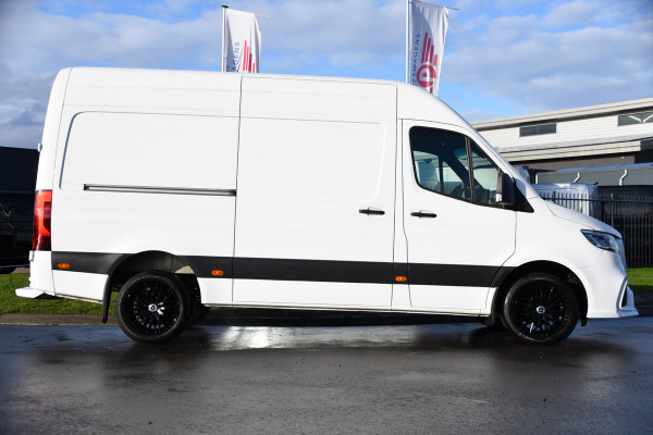 Mercedes-Benz Sprinter 319 V6 3.0 CDI L2H2 AMG Pakket! Camera, Cruise, Carplay, Automaat, LED, 190PK, Multimedia, Stoelverwarming, UNIEK!