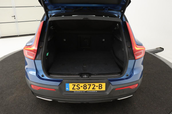 Volvo XC40 2.0 T4 R-Design | Panoramadak | Stoel & stuurverwarming | Adaptive cruise | Camera | Leder/Alcantara | Standkachel | Keyless | Full LED | Dodehoek detectie