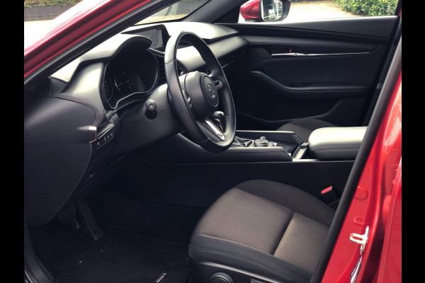 Mazda 3 2.0 SkyActiv-G 122 Comfort | ACC, 18'' LMV, Navi, Camera, Stoel+Stuurverw., Climate | Dealeroh. | 'Soul Crystal Red'