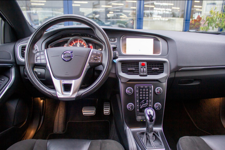 Volvo V40 2.0 T4 Automaat Business Sport | Prijs rijklaar incl. 12 mnd garantie | Stoelverwarming Navi 19"Lmv Ledverlichting