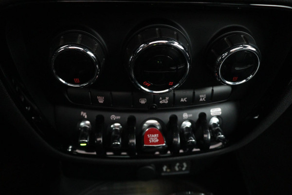 MINI Clubman 1.5 Cooper Chili(NL auto, Panorama, Trekhaak, Navi Prof, Parkeerhulp V+A, Head-up, Led, Sportstoelen, Etc)