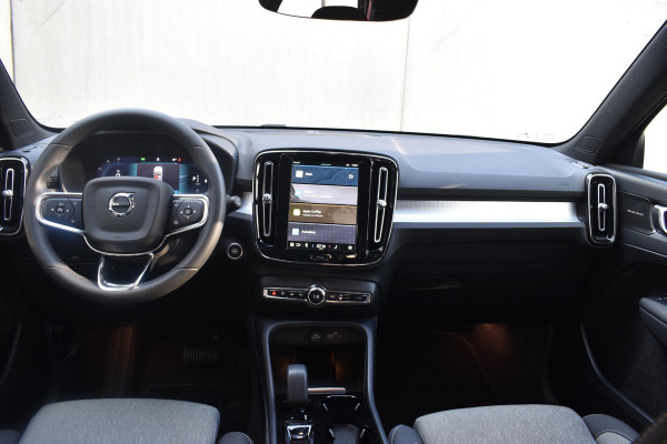 Volvo XC40 B4 211PK Automaat Plus Dark /Adaptieve cruis control / Harman kardon / Elektrische stoelen / DAB+ / Volvo On-Call / Trekhaak /