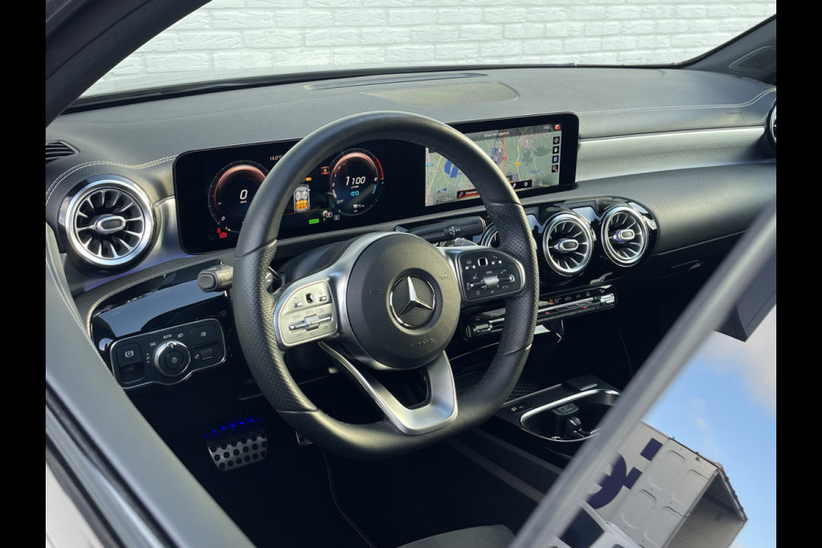 Mercedes-Benz A-Klasse 250 e Business Solution AMG Limited | Pano | Ambient Light | 360* Camera | CarPlay | LED | 18 inch