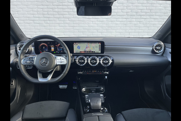 Mercedes-Benz A-Klasse 250 e Business Solution AMG Limited | Pano | Ambient Light | 360* Camera | CarPlay | LED | 18 inch