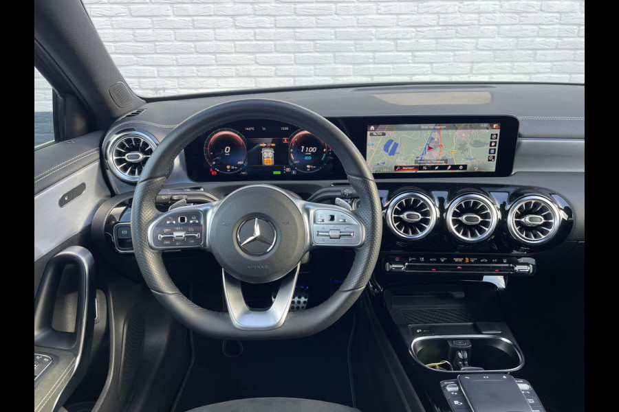 Mercedes-Benz A-Klasse 250 e Business Solution AMG Limited | Pano | Ambient Light | 360* Camera | CarPlay | LED | 18 inch