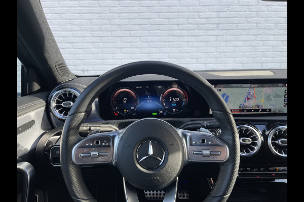 Mercedes-Benz A-Klasse 250 e Business Solution AMG Limited | Pano | Ambient Light | 360* Camera | CarPlay | LED | 18 inch