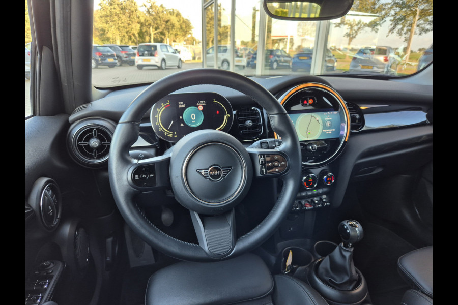 MINI Mini 1.5 Cooper Classic | Climate Control | Navigatie | DAB