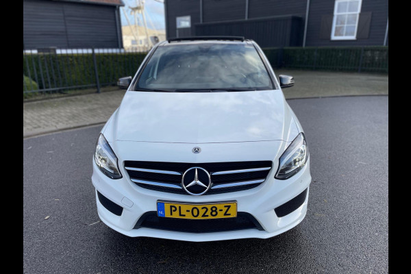 Mercedes-Benz B-Klasse 180 AMG Styling/Night Pakket Panoramadak Alcantara, 18'' LMV, Navi, , Cruise, Sfeerverlichting | NAP