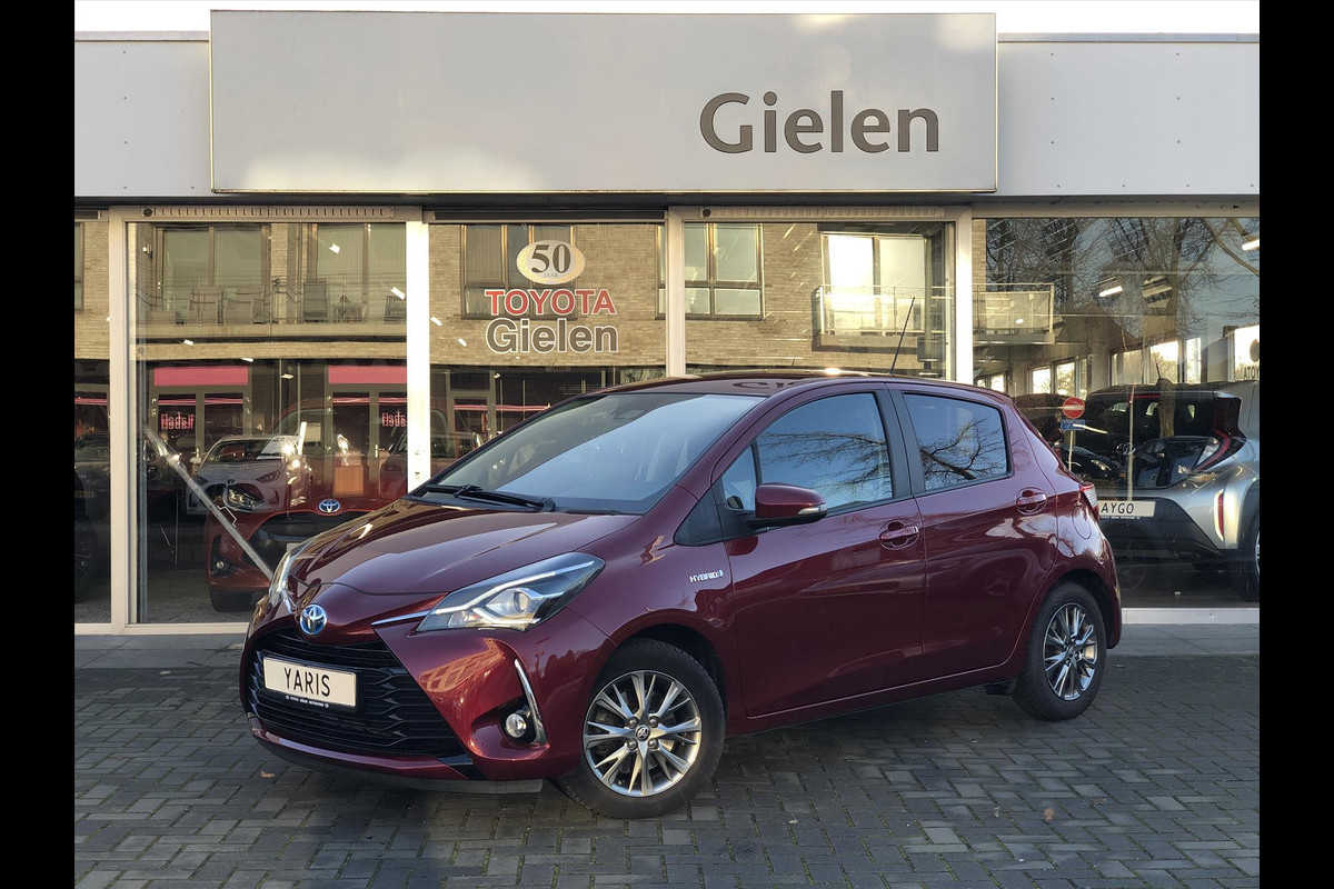 Toyota Yaris 1.5 Hybrid Dynamic | Navigatie, Lichtmetalen velgen, DAB, Keyless, Parkeercamera, Parelmoer rood, Privacy Glass