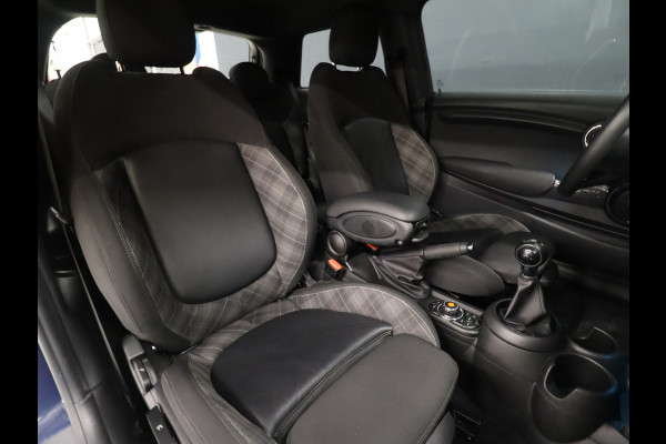 MINI Mini 1.5 Cooper Pepper 136PK [HARMAN KARDON, SPORTSTOELEN, PARKEERSENSOREN, CARPLAY, 17 INCH, CLIMATE, NAVIGATIE, NIEUWSTAAT]