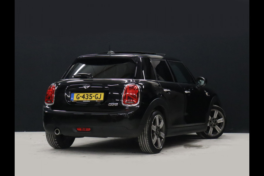 MINI Mini 1.5 Cooper 60 Years Edition *EINDEJAARSAANBIEDING* [SCHUIFKANTELDAK, CRUISE CONTROL, SENSOREN V+A, APPLE CARPLAY, KEYLESS, HARMAN KARDON AUDIO, STOELVERWARMING, VOL LEDER, CLIMATE, UNION JACK, CARPLAY NIEUWSTAAT]