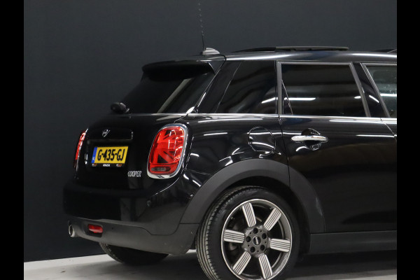 MINI Mini 1.5 Cooper 60 Years Edition *EINDEJAARSAANBIEDING* [SCHUIFKANTELDAK, CRUISE CONTROL, SENSOREN V+A, APPLE CARPLAY, KEYLESS, HARMAN KARDON AUDIO, STOELVERWARMING, VOL LEDER, CLIMATE, UNION JACK, CARPLAY NIEUWSTAAT]