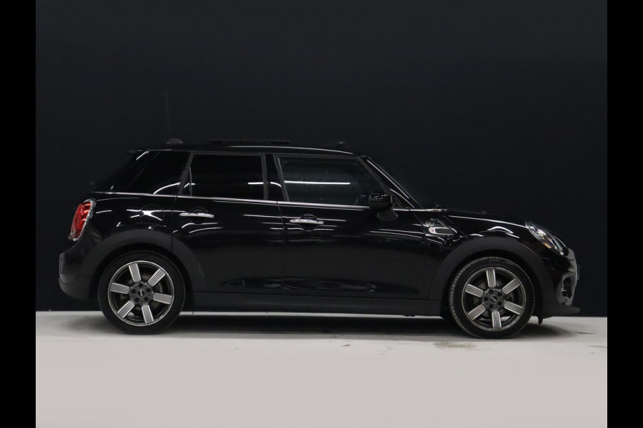 MINI Mini 1.5 Cooper 60 Years Edition *EINDEJAARSAANBIEDING* [SCHUIFKANTELDAK, CRUISE CONTROL, SENSOREN V+A, APPLE CARPLAY, KEYLESS, HARMAN KARDON AUDIO, STOELVERWARMING, VOL LEDER, CLIMATE, UNION JACK, CARPLAY NIEUWSTAAT]