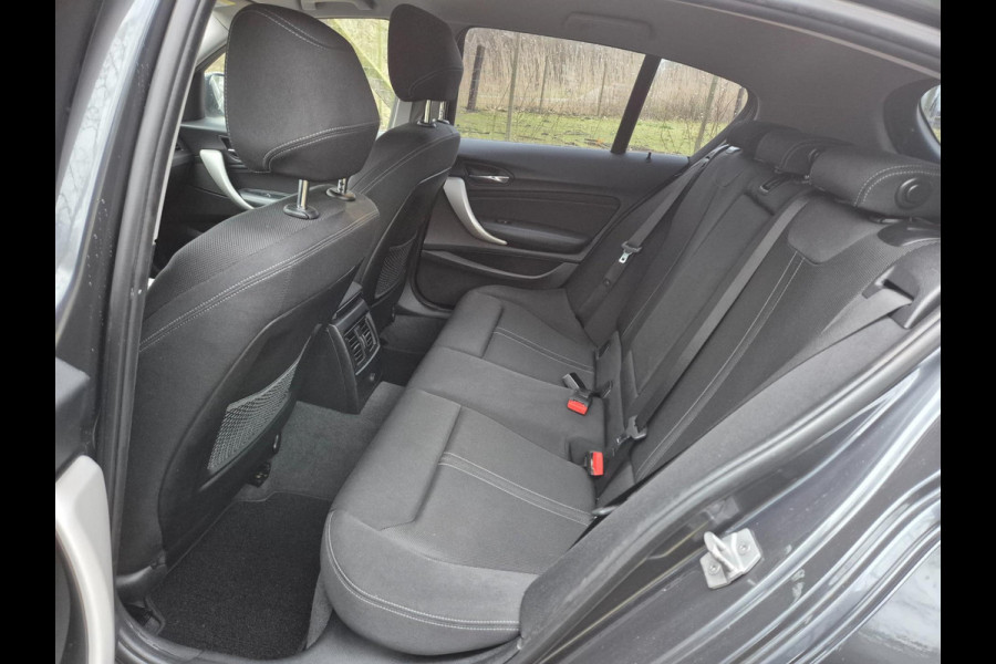 BMW 1-serie 116i Sport Shadow Edition navigatie sportstoelen