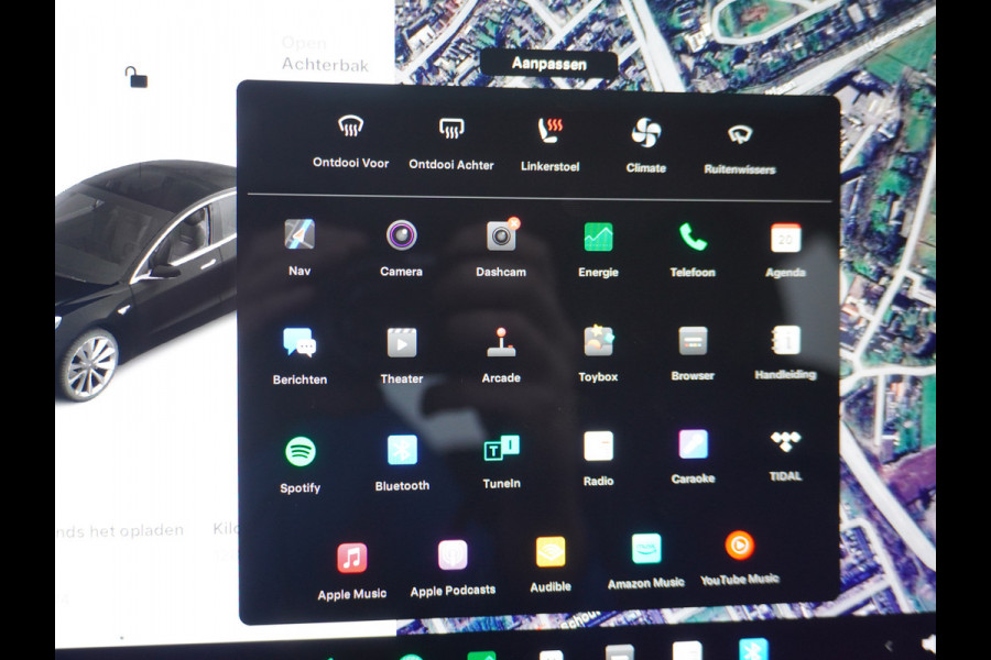 Tesla Model 3 Long Range 75kWh 463PK Full Self Driving 3 computer FSD v.b. Lmv 19" Premium-Audio 4wd Dual Motor AutoPilot Panoramadak Camera's Stoel en achterbank verwarming Keyless Electr.Stoelen-L+R+Easyaccess 1e Maand Gratis Premium Connectivity! Origineel Nederlandse auto! Grip en veiligheid door 4wd AWD vierwielaandrijving