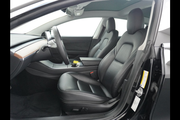 Tesla Model 3 Long Range 75kWh 463PK Full Self Driving 3 computer FSD v.b. Lmv 19" Premium-Audio 4wd Dual Motor AutoPilot Panoramadak Camera's Stoel en achterbank verwarming Keyless Electr.Stoelen-L+R+Easyaccess 1e Maand Gratis Premium Connectivity! Origineel Nederlandse auto! Grip en veiligheid door 4wd AWD vierwielaandrijving