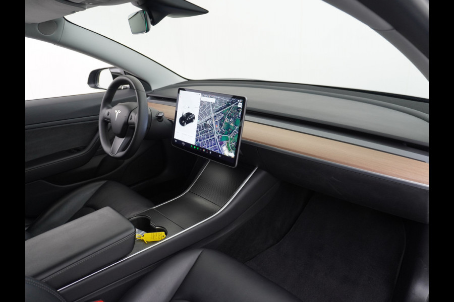 Tesla Model 3 Long Range 75kWh 463PK Full Self Driving 3 computer FSD v.b. Lmv 19" Premium-Audio 4wd Dual Motor AutoPilot Panoramadak Camera's Stoel en achterbank verwarming Keyless Electr.Stoelen-L+R+Easyaccess 1e Maand Gratis Premium Connectivity! Origineel Nederlandse auto! Grip en veiligheid door 4wd AWD vierwielaandrijving