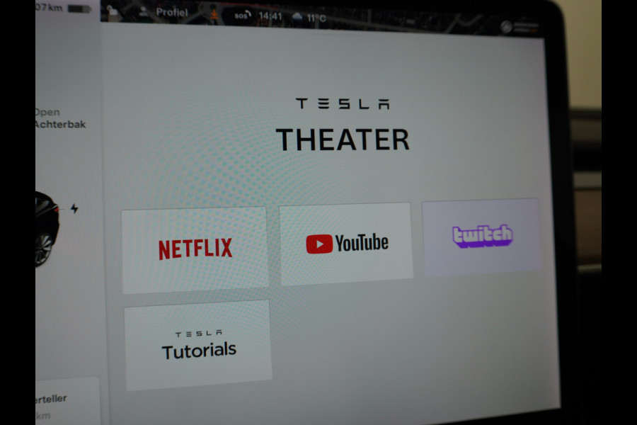 Tesla Model 3 Long Range 75kWh 463PK Full Self Driving 3 computer FSD v.b. Lmv 19" Premium-Audio 4wd Dual Motor AutoPilot Panoramadak Camera's Stoel en achterbank verwarming Keyless Electr.Stoelen-L+R+Easyaccess 1e Maand Gratis Premium Connectivity! Origineel Nederlandse auto! Grip en veiligheid door 4wd AWD vierwielaandrijving