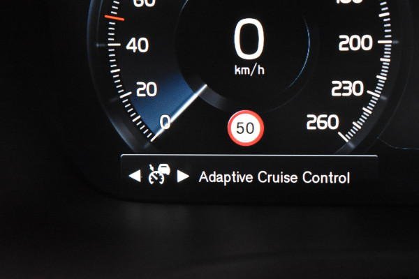 Volvo V60 B3 177PK Automaat Momentum Advantage Navigatie / Mortiz Leder / Parkeersensoren V & A/ Parkeercamera Achter / Stoelverwarming en Stuurwielverwarming / Voorruitverwarming /Adaptive Cruise Controle /Semi Elek. wegklapbare trekhaak