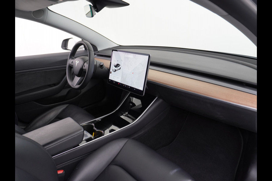 Tesla Model 3 Long Range 75kWh 463PK FSD-mogelijk Premium Audio 4wd Lmv 18" AutoPilot Panoramadak Camera's Leder Adaptive-CruiseControl-Stop&G Stoel en achterbank verwarming Keyless Electr.Stoelen+Memory+Easy-Entry WiFi Origineel Nederlandse auto, 1e Eigenaar, Grootste accu, Tot 16,5kwh thuis laden.