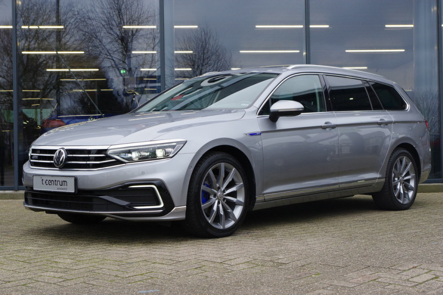 Volkswagen Passat Variant 1.4 TSI PHEV GTE 218 PK Business, Panoramadak, Elek. Trekhaak, Full-LED, Leder-Alcantara, Carplay, 360 Camera