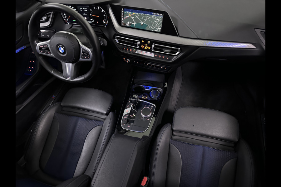 BMW 1-serie 118i M Sport Automaat | Panodak | Sportstoelen Verwarmd | Apple Carplay | 17"L.M | LED Koplampen | Navi Full Map |