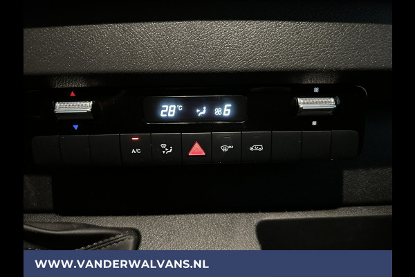 Mercedes-Benz Sprinter 317 CDI 170pk L3H2 Euro6 Airco | Trekhaak | Camera | Navigatie | Cruisecontrol Parkeersensoren, Bijrijdersbank