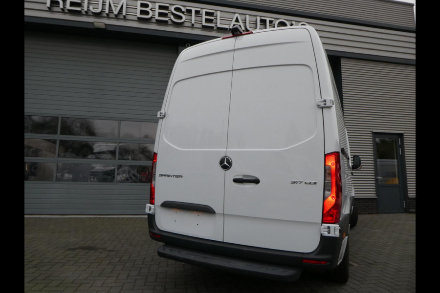 Mercedes-Benz Sprinter 317cdi L2H2 Automaat, Airco, Camera, 3-Zits, PDC, Stoelverwarming.