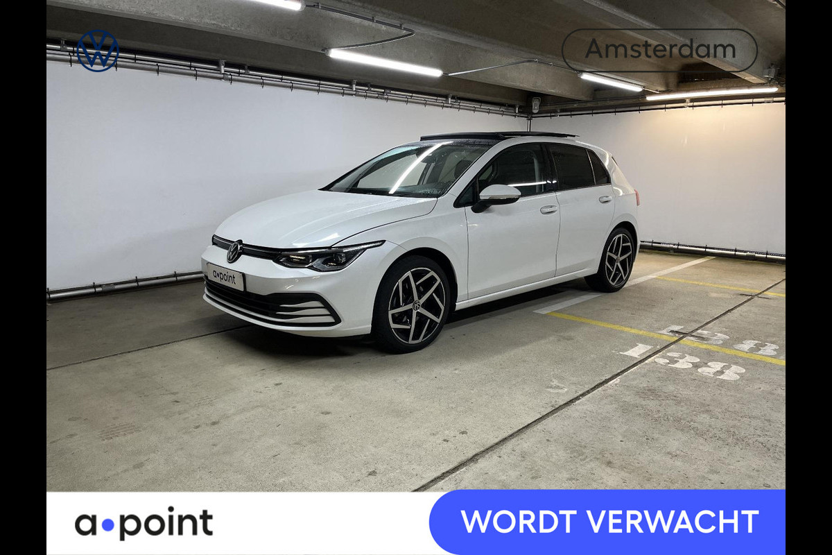 Volkswagen Golf 1.5 TSI Life 130 pk | Navigatie | Panoramadak | Parkeersensoren | Matrix LED koplampen | Stoelverwarming | Digitaal instrumentenpaneel |