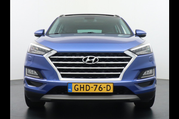 Hyundai Tucson T177PK AUT.7 Leer Panorama-Dak Camera Apple Carplay - Android Navi PDC Schuif-K-Dak Cruise control DAB Bluetooth Led Regen-Licht 17"LM Voorruit verwarmd DBC Voetgangersbescherming ESC Privacy Glas Kopl-rein-inst Afdaal assistent Verkeersbord detectie Comfort Spraakherkenningssysteem 42.000 nieuw ! 1600kg trekvermogen!