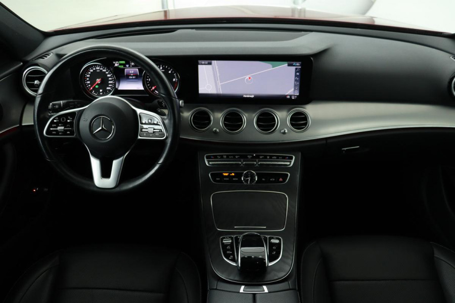 Mercedes-Benz E-Klasse 300de Avantgarde | Stoelventilatie | Head-Up | Adaptive cruise | Trekhaak | 360 camera | Panoramadak | Nappaleder | Carplay | Sfeerverlichting | Matrix LED | Verwarmd stuurwiel