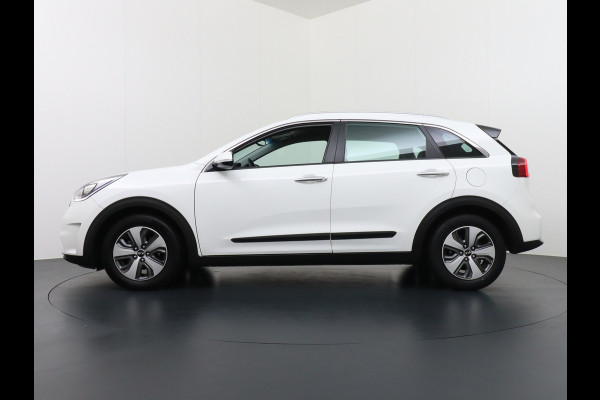 Kia Niro Hybrid AUT.6 DynamicLine Leer Navi Camera Apple Carplay Android Auto Spoorassistent active Keyless Pdc Tel. Usb Ecc Cruise Lane- Decordelen chroom  Glas solar control Voorruit verwarmbaar OPrig. NLse auto