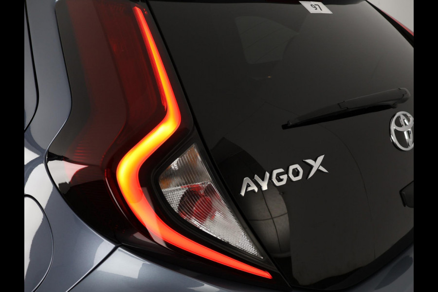 Toyota Aygo X 1.0 VVT-i MT first | Stoelverwarming | Apple CarPlay & AndroidAUTO | Camera