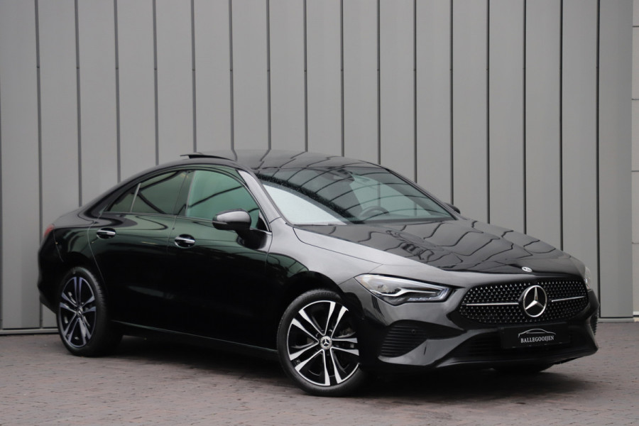 Mercedes-Benz CLA-Klasse 180 Luxury Line | Aut7 | Panoramadak | Distronic | Sfeerverlichting | Leder | Stuurwielverw. | Stoelverw. | Facelift | 2023.