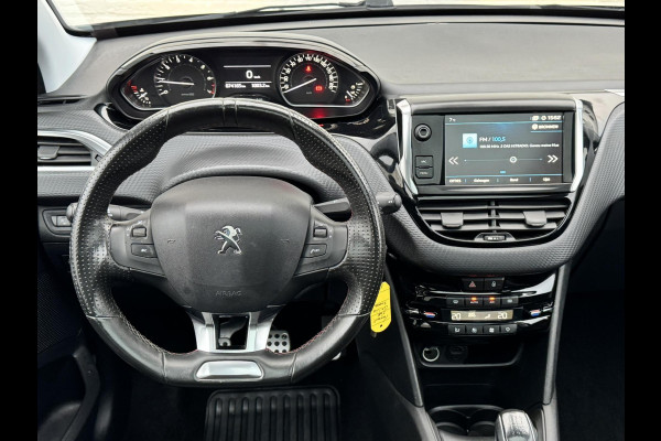 Peugeot 208 1.2 PureTech GT-line Parkeersensor plus achteruitrij camera Cruise Control Sportstoelen Apple / Android Carplay