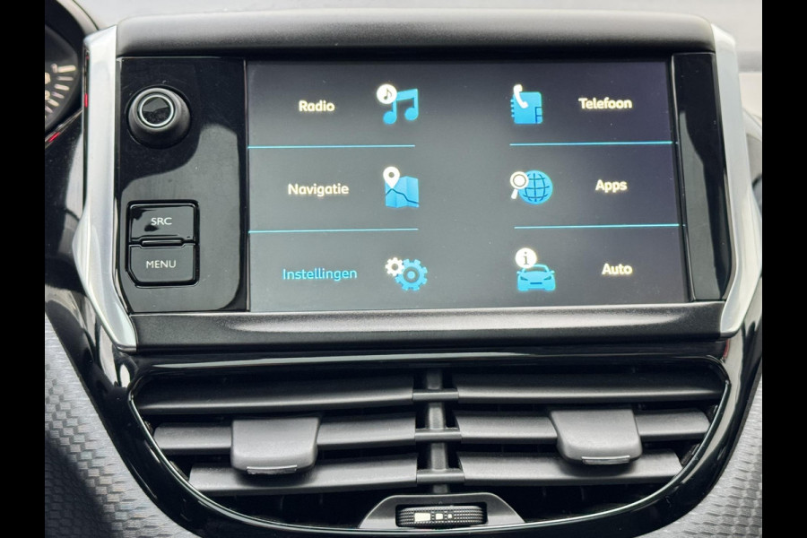 Peugeot 208 1.2 PureTech GT-line Parkeersensor plus achteruitrij camera Cruise Control Sportstoelen Apple / Android Carplay