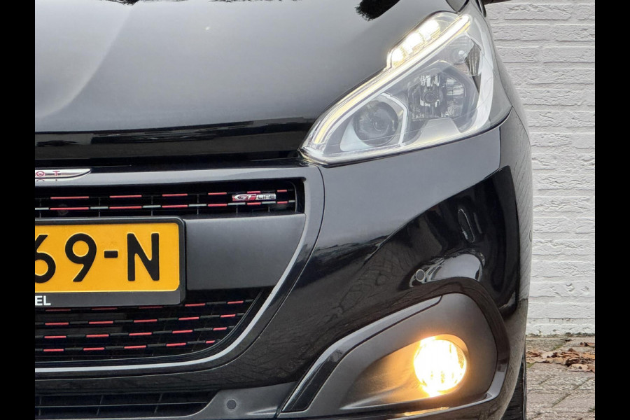 Peugeot 208 1.2 PureTech GT-line Parkeersensor plus achteruitrij camera Cruise Control Sportstoelen Apple / Android Carplay