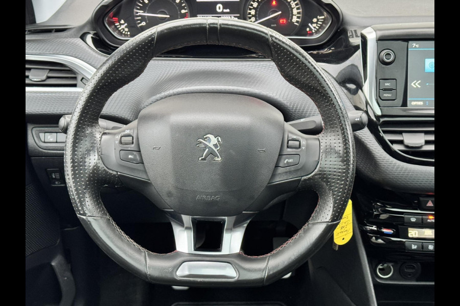 Peugeot 208 1.2 PureTech GT-line Parkeersensor plus achteruitrij camera Cruise Control Sportstoelen Apple / Android Carplay