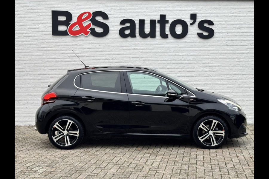 Peugeot 208 1.2 PureTech GT-line Parkeersensor plus achteruitrij camera Cruise Control Sportstoelen Apple / Android Carplay