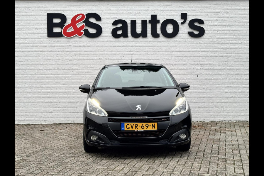 Peugeot 208 1.2 PureTech GT-line Parkeersensor plus achteruitrij camera Cruise Control Sportstoelen Apple / Android Carplay